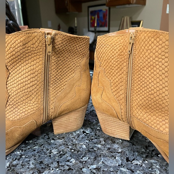 Matisse Daphne Cognac Brown Suede  Textured Western Ankle Booties Size 12 - Picture 5 of 8